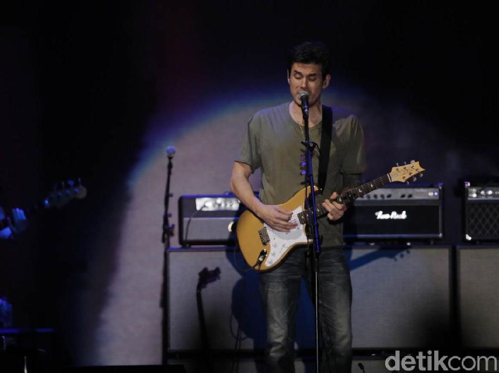John Mayer Tak Terima Dikabarkan Pacaran dengan Kourtney Kardashian John Mayer Tak Terima Dikabarkan Pacaran dengan Kourtney Kardashian