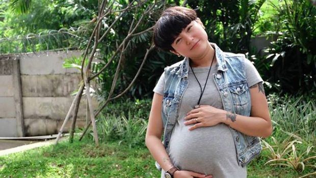 Upaya Poppy Sovia Mencegah Baby Blues Usai Melahirkan