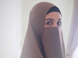 Posting Foto Bercadar, Shireen Sungkar Didoakan Semoga Istiqomah