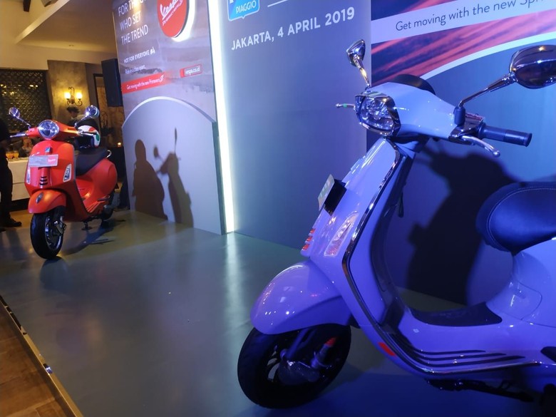 Dua Motor Baru Vespa Buat Kawula Muda