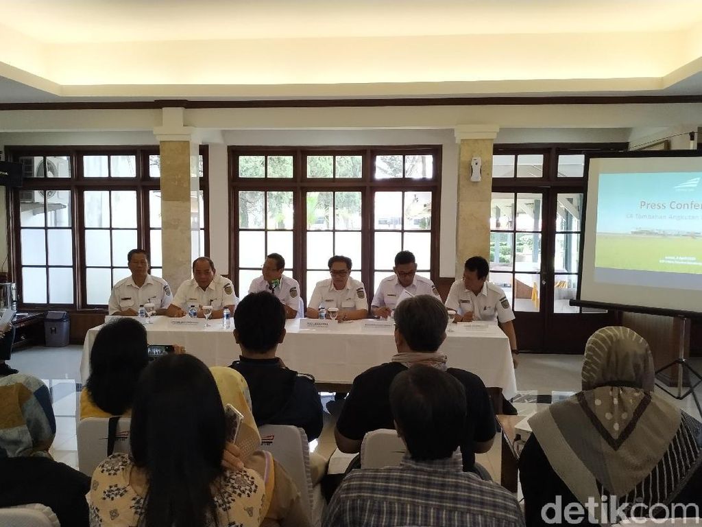 KAI Siagakan 10 Ribu Petugas Selama Angkutan Lebaran 2019 KAI Siagakan 10 Ribu Petugas Selama Angkutan Lebaran 2019
