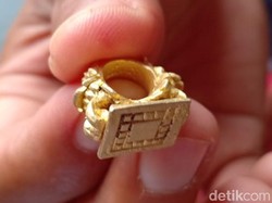 Warga Grobogan Temukan Stempel Emas Kuno Abad 14 M di Sawah