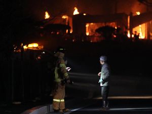 4 Ribu Orang Mengungsi, Korsel Nyatakan Kebakaran Hutan Bencana Nasional 4 Ribu Orang Mengungsi, Korsel Nyatakan Kebakaran Hutan Bencana Nasional