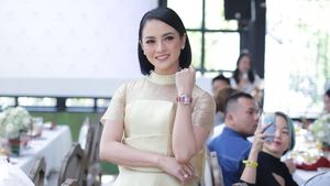 Foto: Pesona Ririn Ekawati di Peluncuran Jam Tangan Premium Aigner