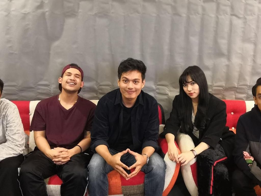 Dipha Barus dan Ariel Nayaka Beri Heaven Afgan-Isyana-Rendy Sentuhan Baru Dipha Barus dan Ariel Nayaka Beri Heaven Afgan-Isyana-Rendy Sentuhan Baru