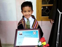 Aksi Viral Bocah Bawa Ayam Mati yang Ditabraknya ke RS, Bikin Hati Meleleh