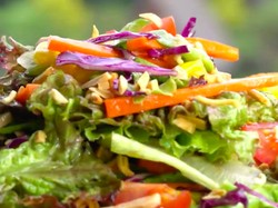 Resep Salad Mi, Kudapan Sehat dan Menyegarkan dari Mi