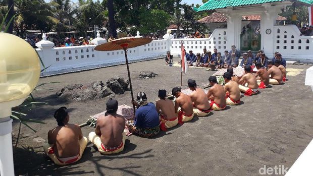 Selain ke Merapi, Keraton Yogya juga Gelar Labuhan ke Laut Selatan