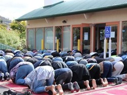 Populasi Muslim Meningkat, Jamaah Masjid Hobart Luber Hingga Parkiran