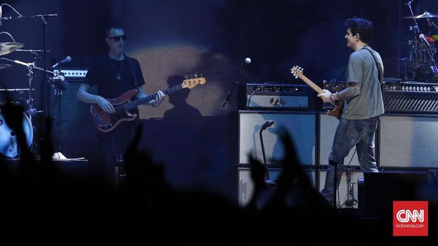 Pertama kali mengeluarkan album pada 2001, John Mayer baru pada Jumat (5/4) kemarin konser di Jakarta.  