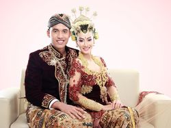 12 Susunan Acara Pernikahan Adat Jawa Tengah, Ritual dan Maknanya