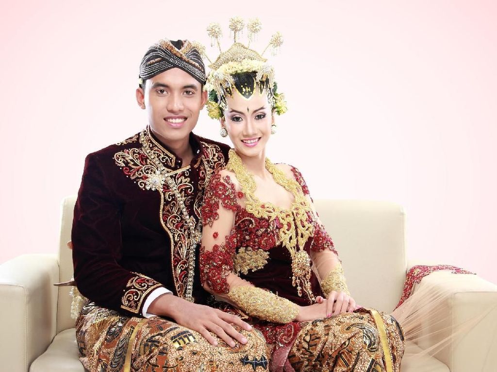 12 Susunan Acara Pernikahan Adat Jawa Tengah, Ritual dan Maknanya