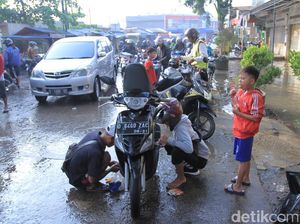 Sempat Terputus Banjir, Jalan Dayeuhkolot-Banjaran Bisa Dilintasi