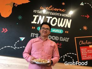 Kisah Sukses Guru Les Bawa Sayap Ayam Jadi Tren Kuliner Bandung