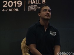 Jaga Lingkungan, Hamish dan Raisa Bikin Sedotan dari Bambu