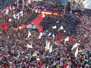 Ada Massa Pingsan, Begini Potret Kampanye Jokowi di Batam Membeludak Ada Massa Pingsan, Begini Potret Kampanye Jokowi di Batam Membeludak