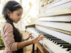 Bunda Jangan Memaksa, Pahami Batasan Memberi Support pada Anak