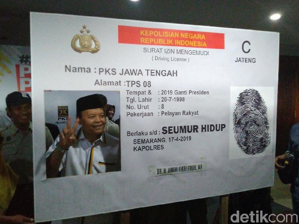 HNW: Kenapa Buchari Muslim Baru Ditangkap Jelang Kampanye di GBK? HNW: Kenapa Buchari Muslim Baru Ditangkap Jelang Kampanye di GBK?
