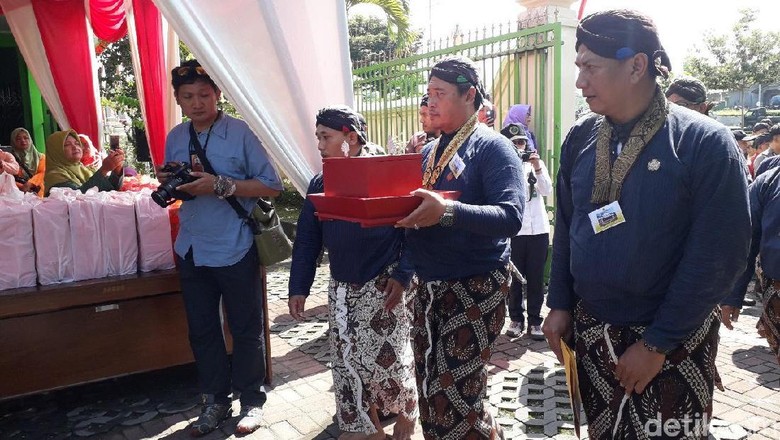 Keraton Yogya Awali Tradisi Labuhan Merapi Tahun Ini