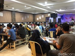 Warkop Kak Jokowi di Makassar, Makan Gratis dengan Baca Selawat dan Senyum
