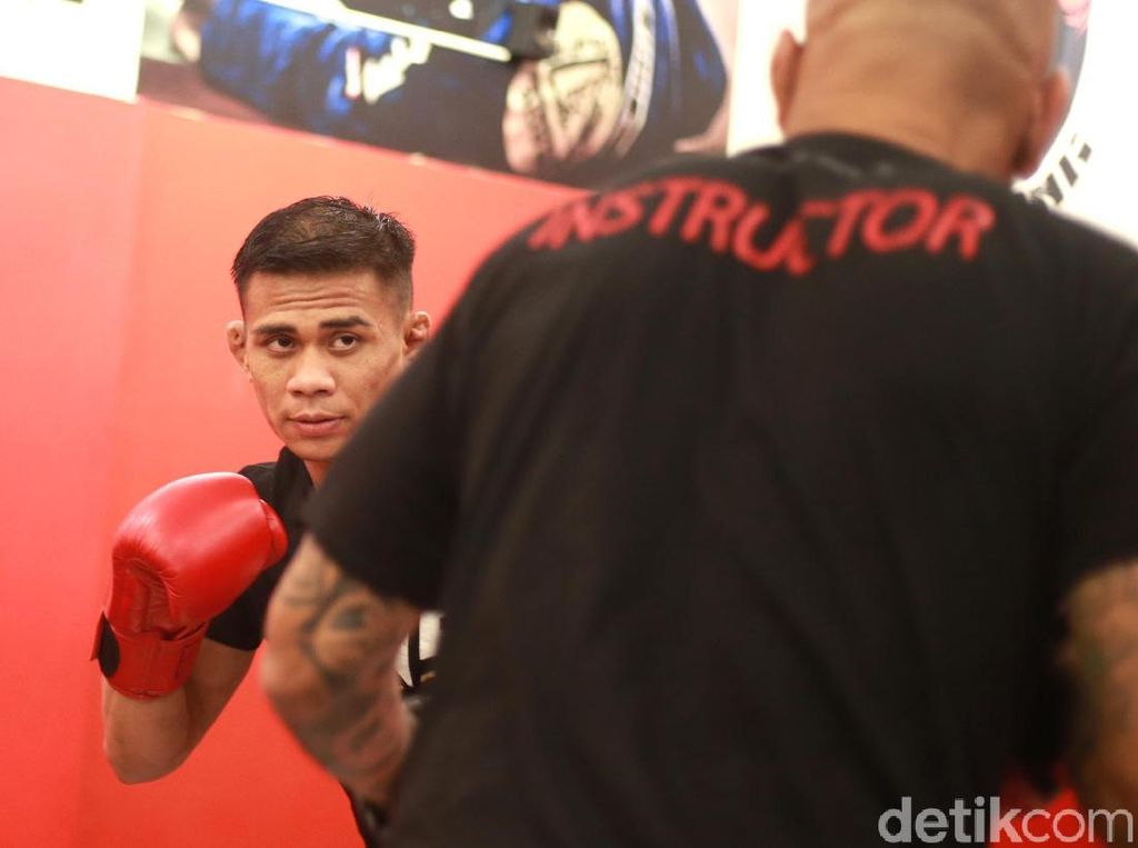 Eko Roni: Dari Tinju ke Gulat, Kini Berlabuh di MMA Eko Roni: Dari Tinju ke Gulat, Kini Berlabuh di MMA