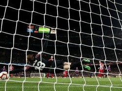 Gawang Atletico Madrid dibobol oleh Luis Suarez di menit ke-85. Reuters/Albert Gea.
