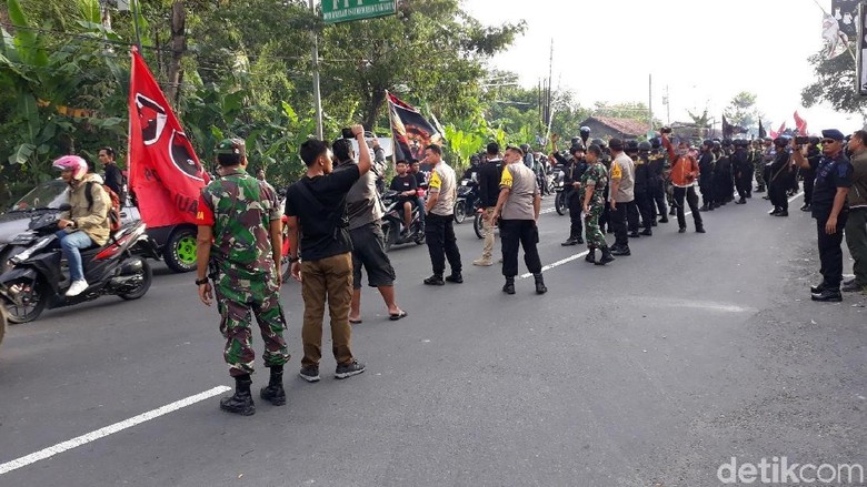 Polisi Buru Massa Pro Jokowi Pengeroyok Anggota TNI di Kulon Progo