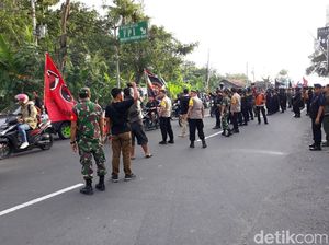 Polisi Buru Massa Pro Jokowi Pengeroyok Anggota TNI di Kulon Progo Polisi Buru Massa Pro Jokowi Pengeroyok Anggota TNI di Kulon Progo