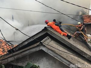 Ditinggal Kondangan, Rumah di Cipinang Jaktim Kebakaran