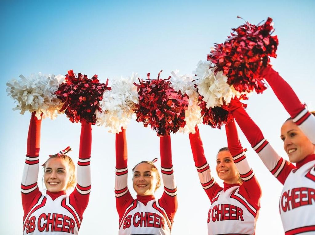 Pesawat Delay, Cheerleaders Beraksi Pesawat Delay, Cheerleaders Beraksi