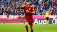 Dalam pertandingan ini Lewandowski dua kali membobol gawang lawan. Gol itu dicetak di menit ke-17 dan 89. Reuters/Kai Pfaffenbach.