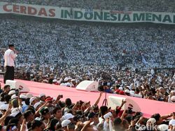 Dari Bandung, Pria ini Jualan Kaos Prabowo Beromzet Rp 8 Juta di GBK