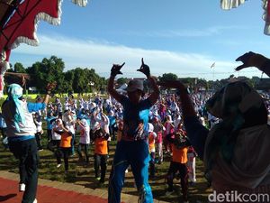 Ribuan Emak-emak Jepara Senam Dua Jari Dukung Prabowo-Sandi