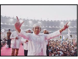 Salam Dua Jari! Deretan Artis yang Putihkan GBK Hari Ini