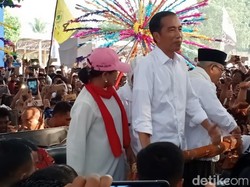 Naik Kereta Kuda, Jokowi-Maruf Tiba di Alun-alun Tangerang