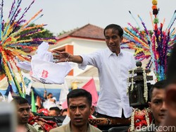 Polisi Alihkan Lalu Lintas Saat Jokowi Kampanye di Karawang