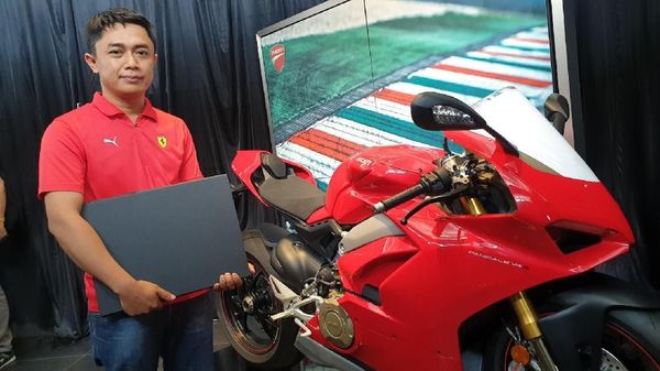 Orang Indonesia Pertama yang Punya Ducati Panigale V4S