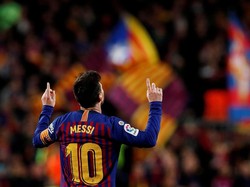 Cuma berselang semenit, Barcelona bikin gol kedua. Messi menusuk di kanan dan sempat kehilangan bola. Tapi ia menguasainya lagi dan menceploskan bola dengan tendangan mendatar ke pojok kiri bawah gawang. Reuters/Albert Gea.