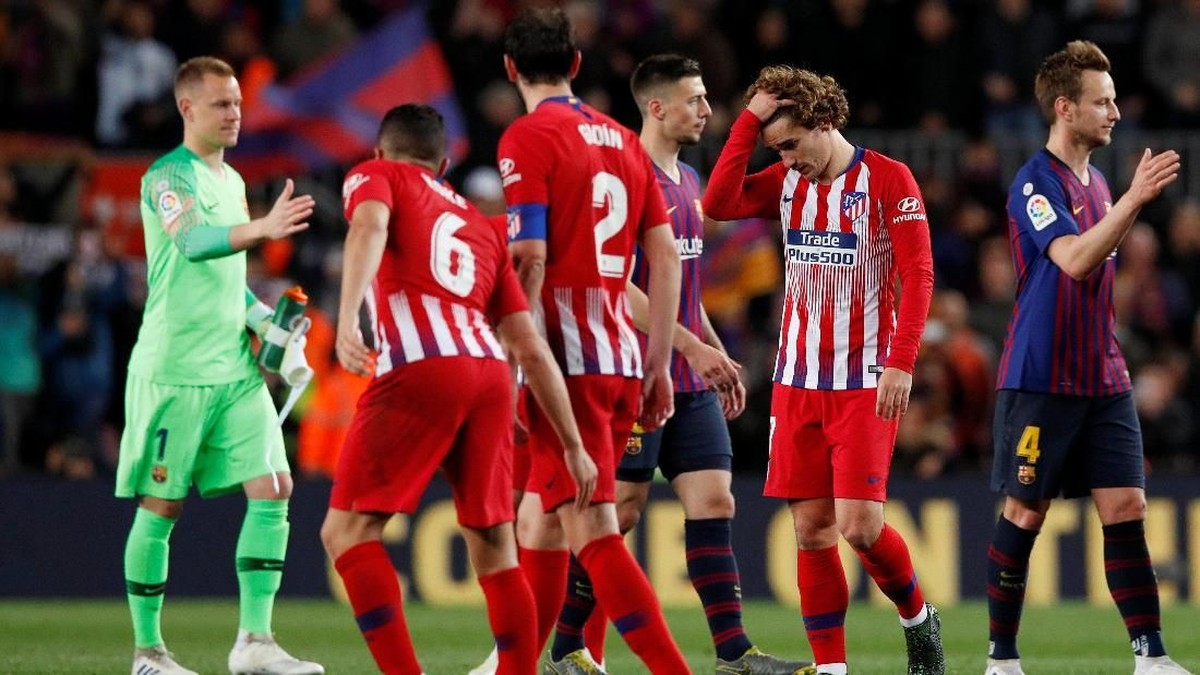 Kalah dari Barcelona, Atletico Madrid semakin jauh tertinggal di klasemen dan ditempel Real Madrid (Foto: Albert Gea/Reuters)