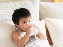 Bolehkah Anak Satu Tahun Konsumsi Susu Sapi?