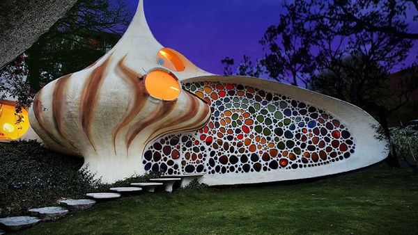 10 Rumah dengan Bentuk Ter-aneh di Dunia