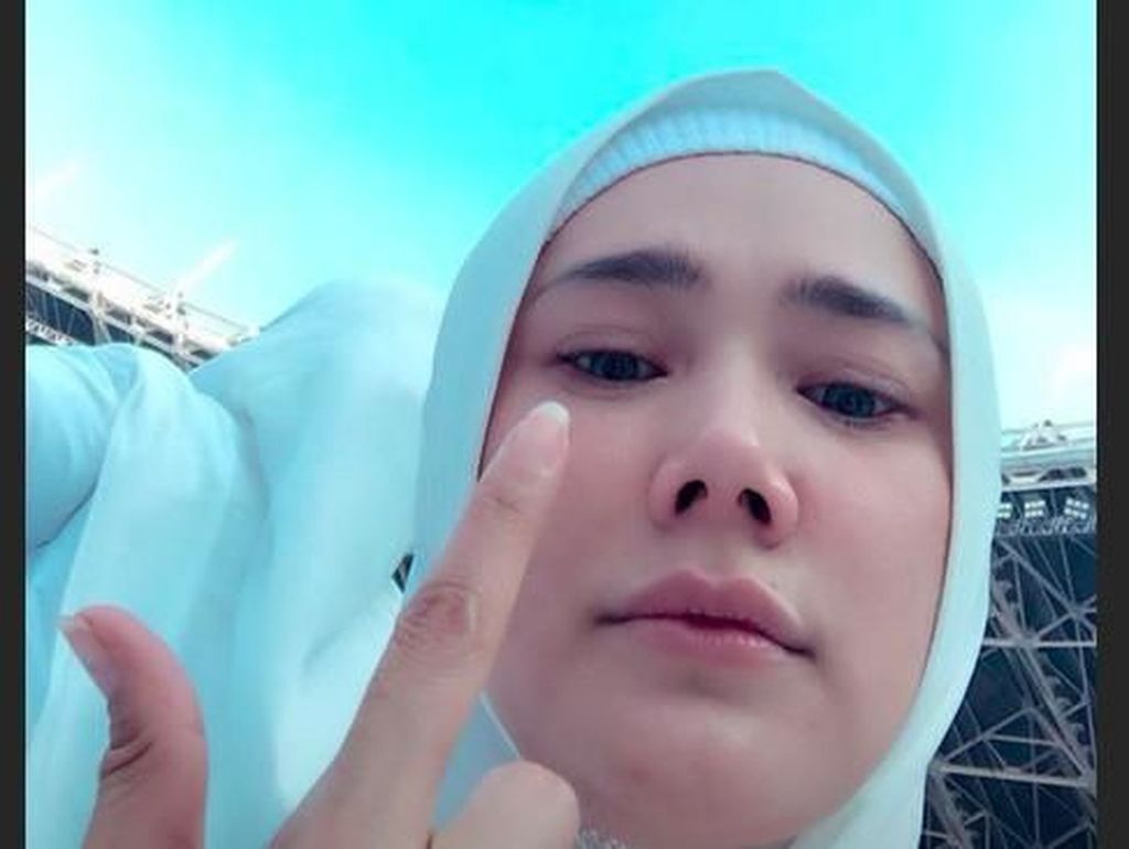 Serukan Takbir dan Salawat di Kampanye 02, Mulan Jameela: Indonesia Menang! Serukan Takbir dan Salawat di Kampanye 02, Mulan Jameela: Indonesia Menang!