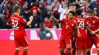 Bayern menutup babak pertama dengan keunggulan 4-0. Umpan Thomas Mueller dituntaskan oleh Serge Gnabry dengan sundulan. Reuters/Kai Pfaffenbach.