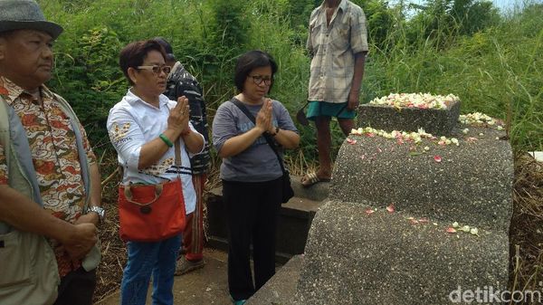 Foto: Ritual Memanggil Arwah Leluhur Etnis Tionghoa di Cirebon