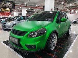 Suzuki SX4 X-Over Serba Hijau