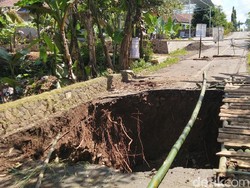 Tak Juga Diperbaiki, Jembatan Zaman Belanda di Ciamis Ambruk