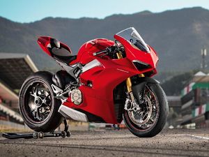 Ducati V4S Cuma Beda 2 Detik dari Motor MotoGP Ducati V4S Cuma Beda 2 Detik dari Motor MotoGP