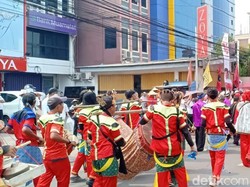 Massa Pro-01 Mulai Padati Karnaval Jokowi-Maruf di Alun-alun Tangerang