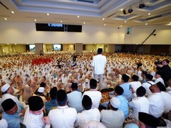 Saat Sandi Dialog Soal Lapangan Kerja-Sembako Murah ke Emak-emak di Medan