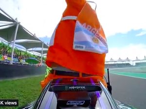 Marshall Beruntung, Bisa Tunggangi Motor Rossi sambil Selfie